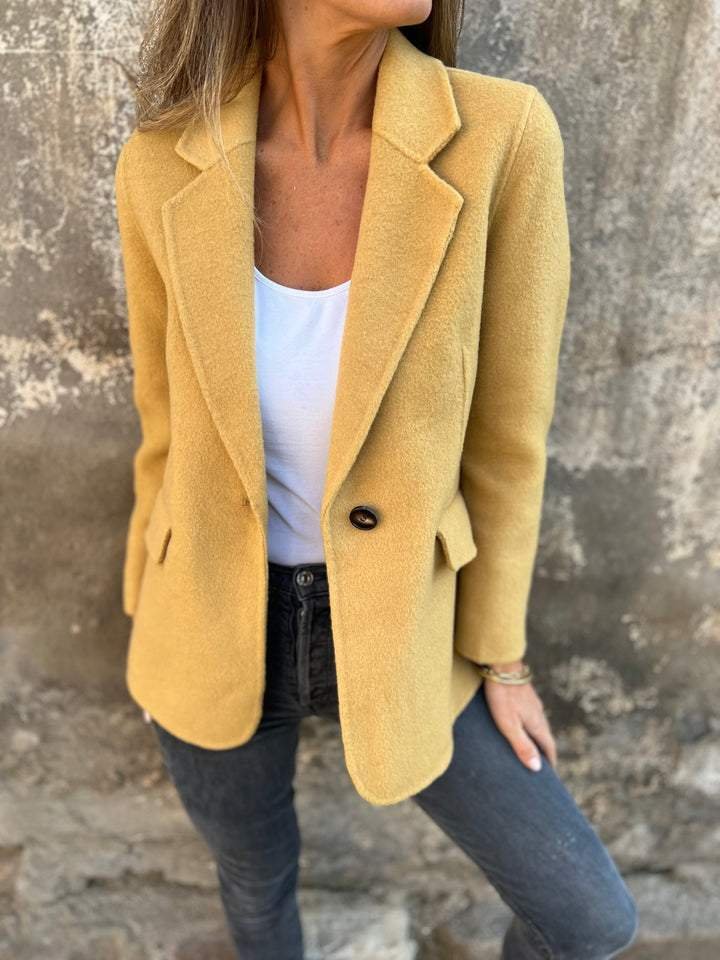 Freya | Eleganter taillierter Blazer mit Revers für Damen