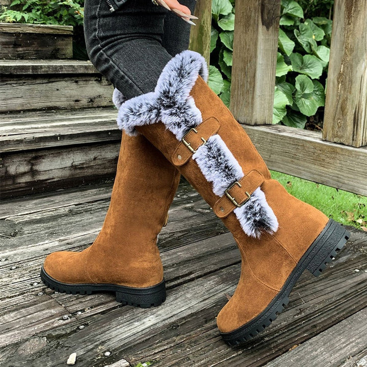 Harper | Bequeme Stiefel für Damen aus Kunstveloursleder mit Fellbesatz, Schnalle und knöchelhohem Schaft
