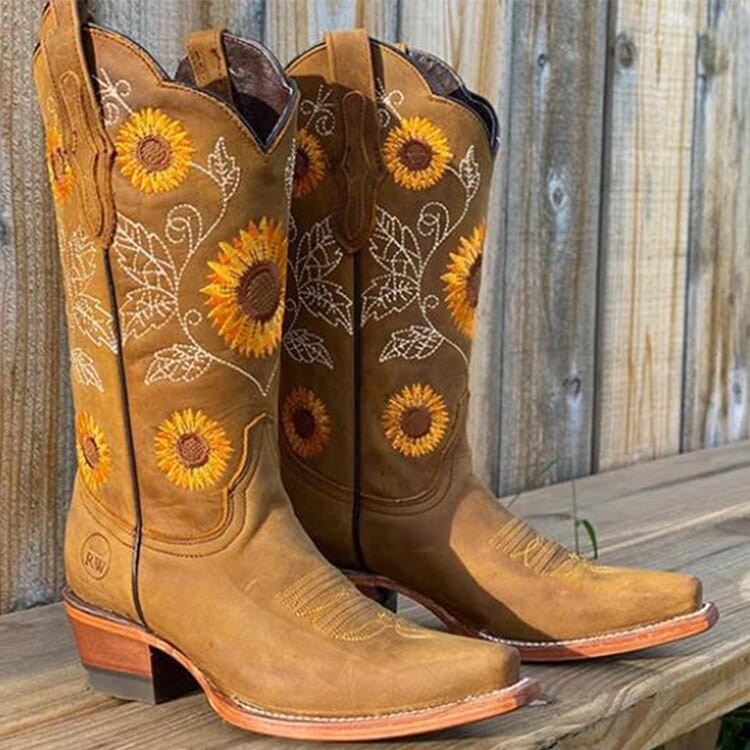 Sienna | Kniehohe Cowboystiefel mit weitem Schaft und Sonnenblumenstickerei für Damen