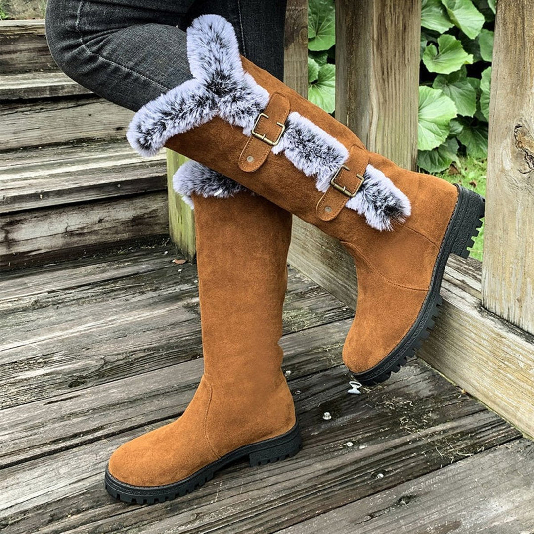 Harper | Bequeme Stiefel für Damen aus Kunstveloursleder mit Fellbesatz, Schnalle und knöchelhohem Schaft