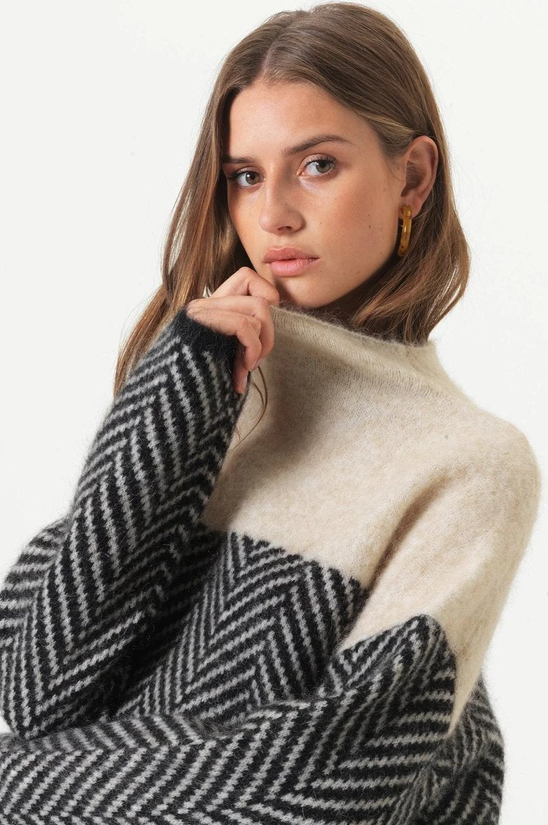 Greta | Oversized Turtleneck Sweater with Herringbone Pattern
