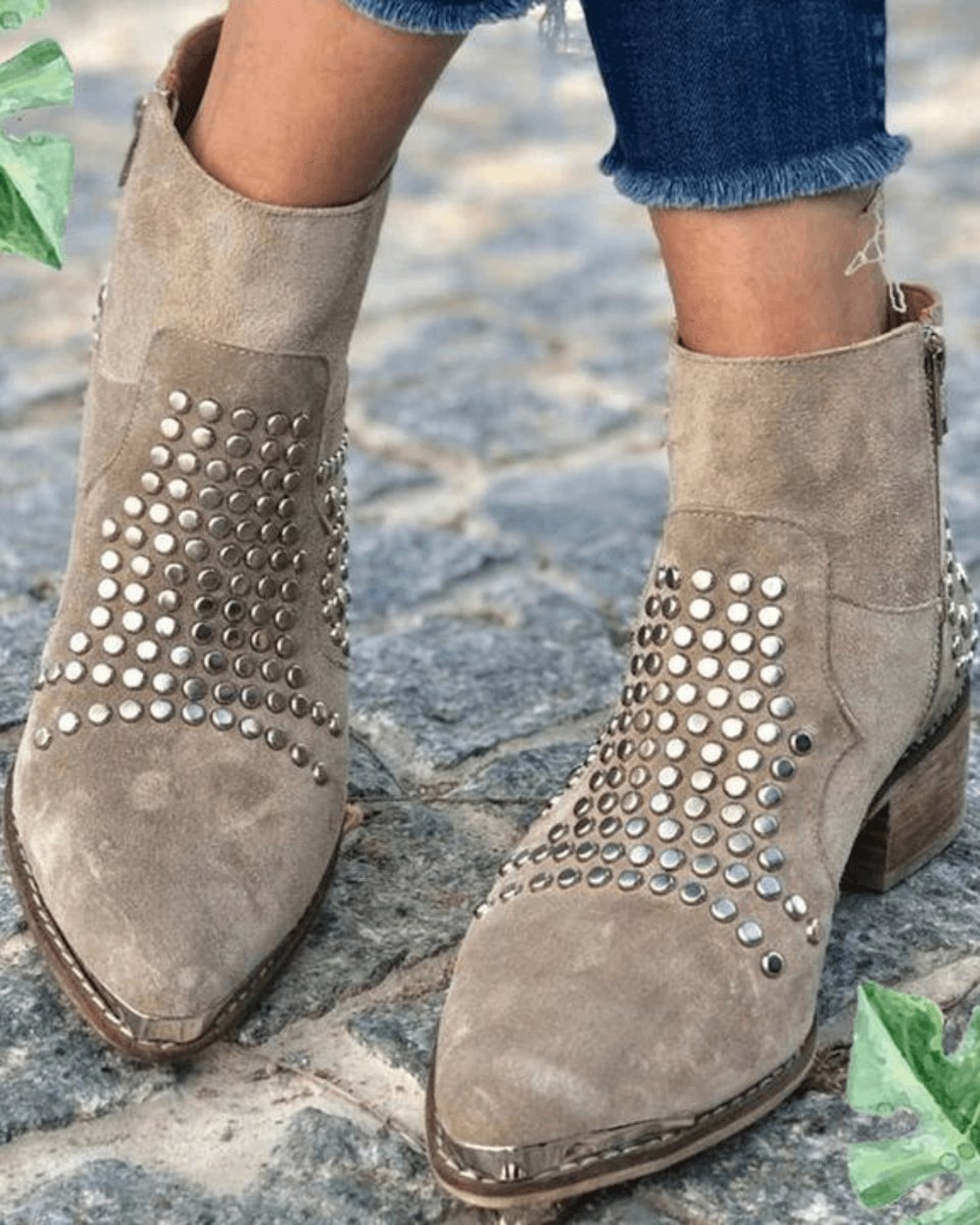 Kaelith | Edgy Wildleder-Stiefeletten mit Nieten, seitlichem Reißverschluss und Blockabsatz für Damen