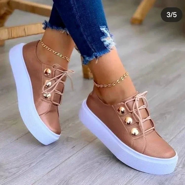 Novelle | Sneakers eleganti con borchie dorate e plateau da donna