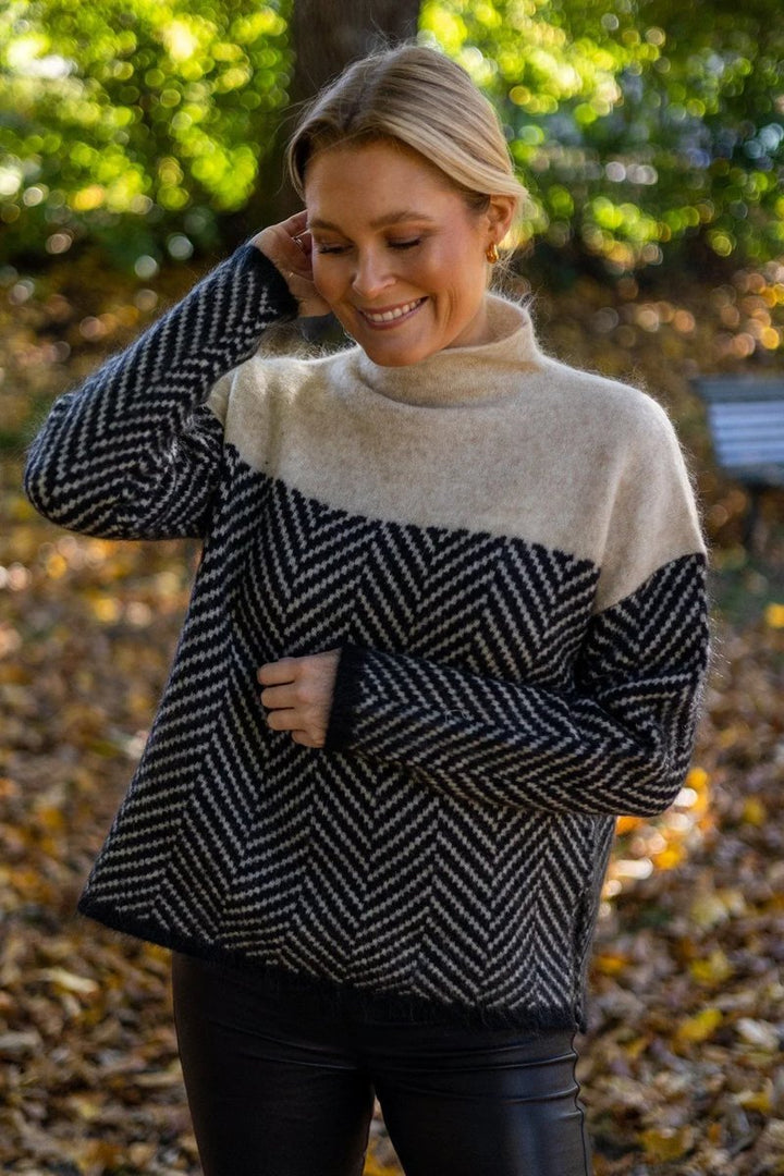 Greta | Oversized Turtleneck Sweater with Herringbone Pattern