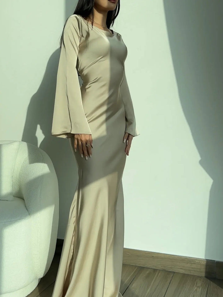 Amara | Sophisticated and Elegant Fitted Long Sleeve Maxi Dress 3