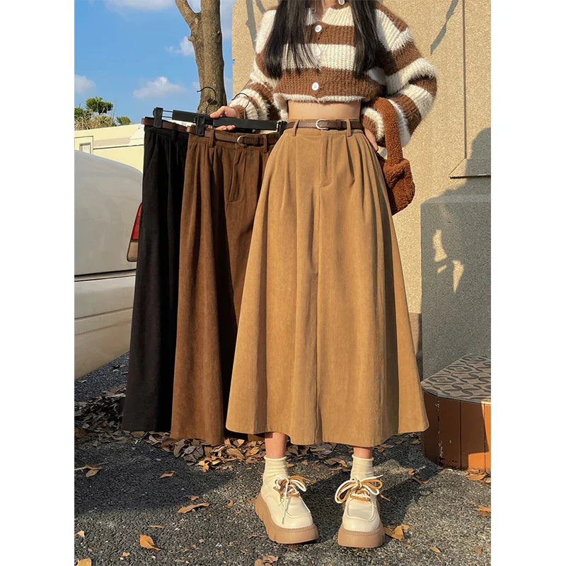 Amelia | Black Midi Skirt – Elegant, Comfortable & Pleated Design 2