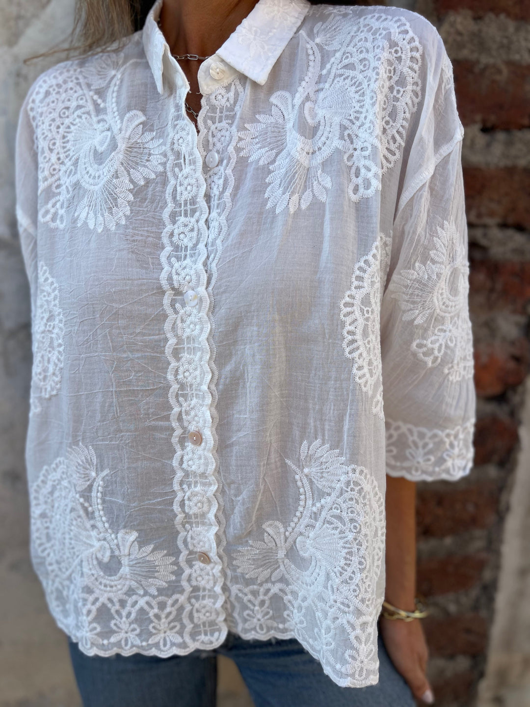 Beltz | Elegant Blouse with Embroidered Lace Panels 2