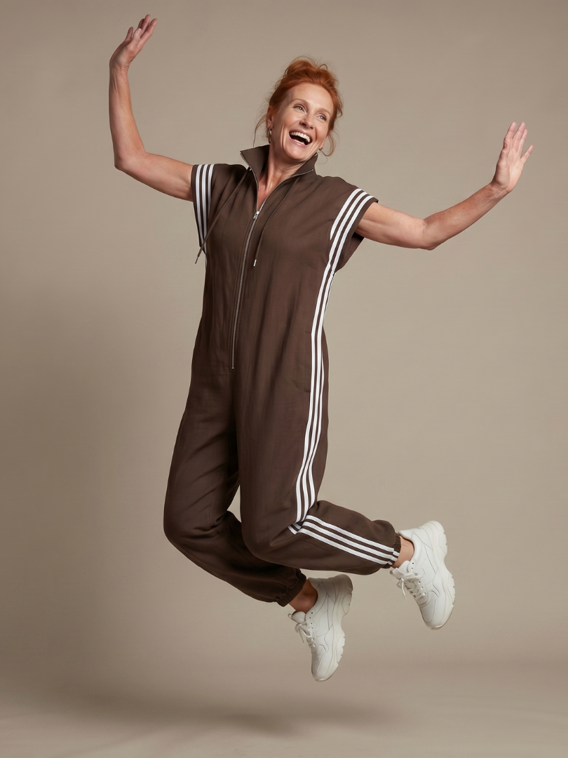 Emma | Elegant and Comfortable Tracksuit with Contrast Side Panels 9