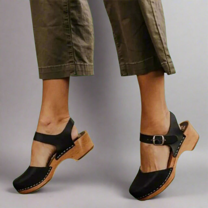 Erica | Retro Wooden Platform Closed-Toe Clogs 0
