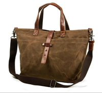 Oliver | Borsa a tracolla in tela cerata con rifiniture in pelle e tracolla regolabile