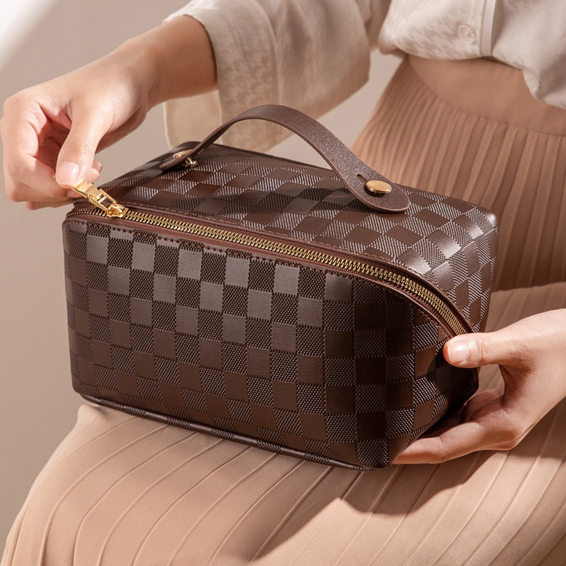 Jade | Stylish Checked Pattern Travel Toiletry Bag 6