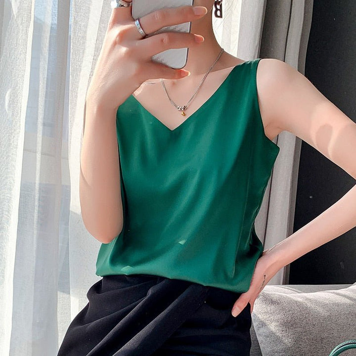 Johnna | Luxurious And Breathable Pure Silk Tank Top 1