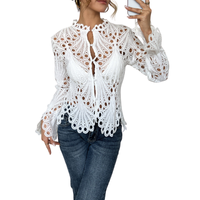Ella | Spitzen-Bluse mit Cutwork und Bindeband vorne