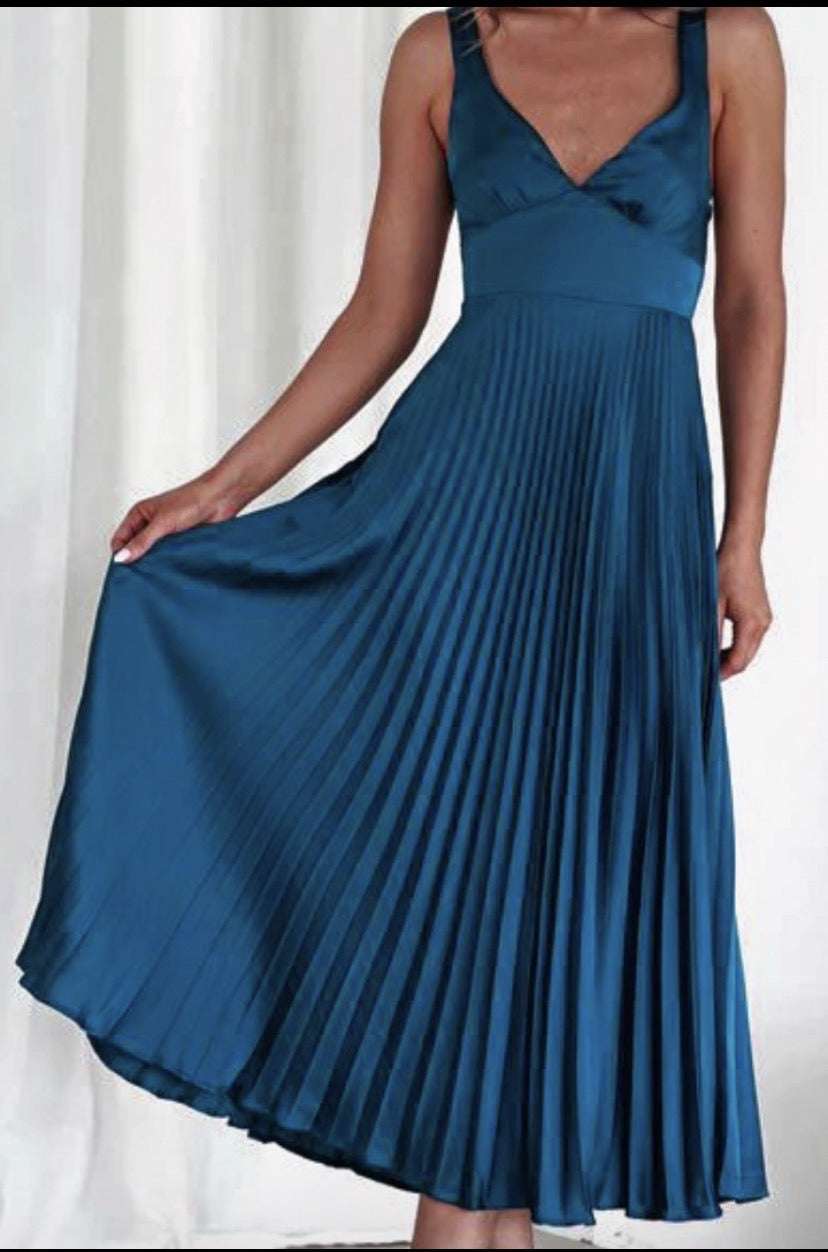 Latanya | Elegant Pleated Maxi Dress with Adjustable Straps 6
