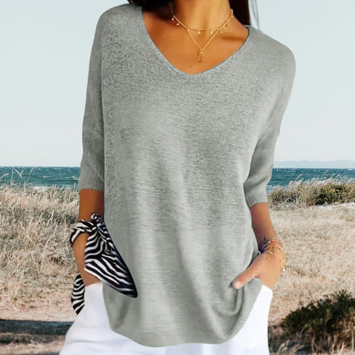 Lina | Lightweight women's top with V-neck 1