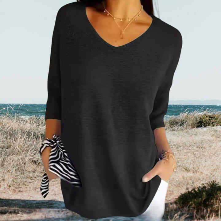 Lina | Lightweight women's top with V-neck 5