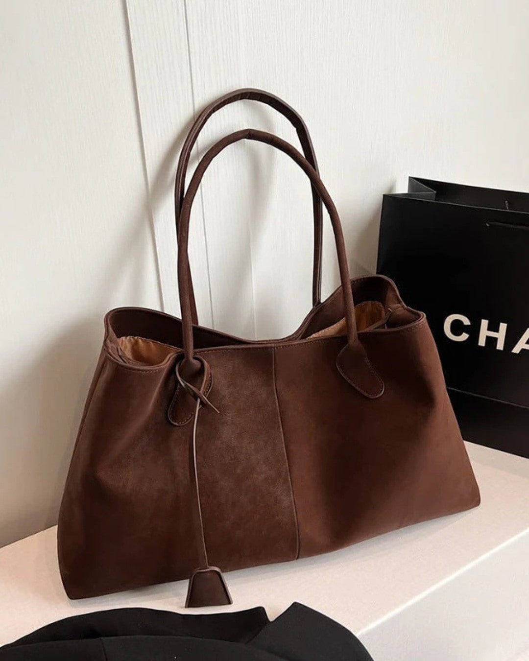 Mara | Elegant Minimalist Women's Tote Bag 8