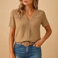 Adeline | Blusa con scollo a V in pizzo a pois svizzero
