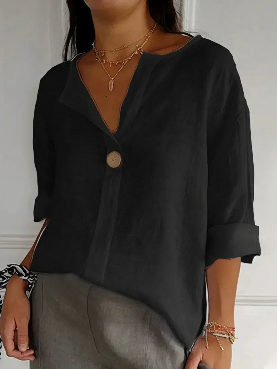 Nova | Women's blouse with V-neck and sleeves 5