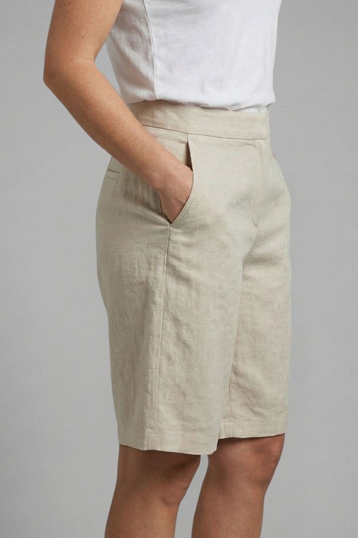 Patricia | High-Waisted Knee-Length Summer Shorts 3