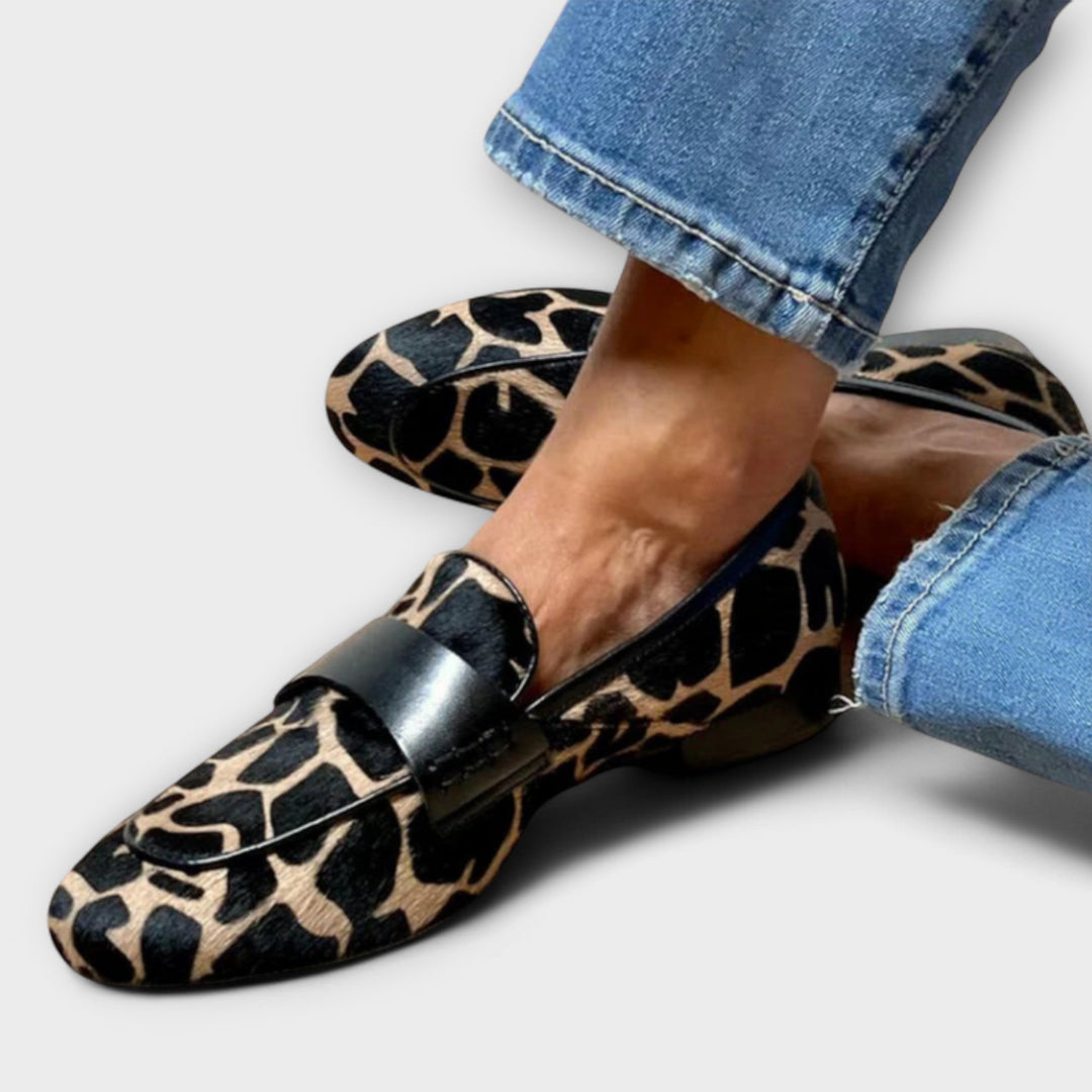 Vanessa | Extravagant slippers with leopard print 0