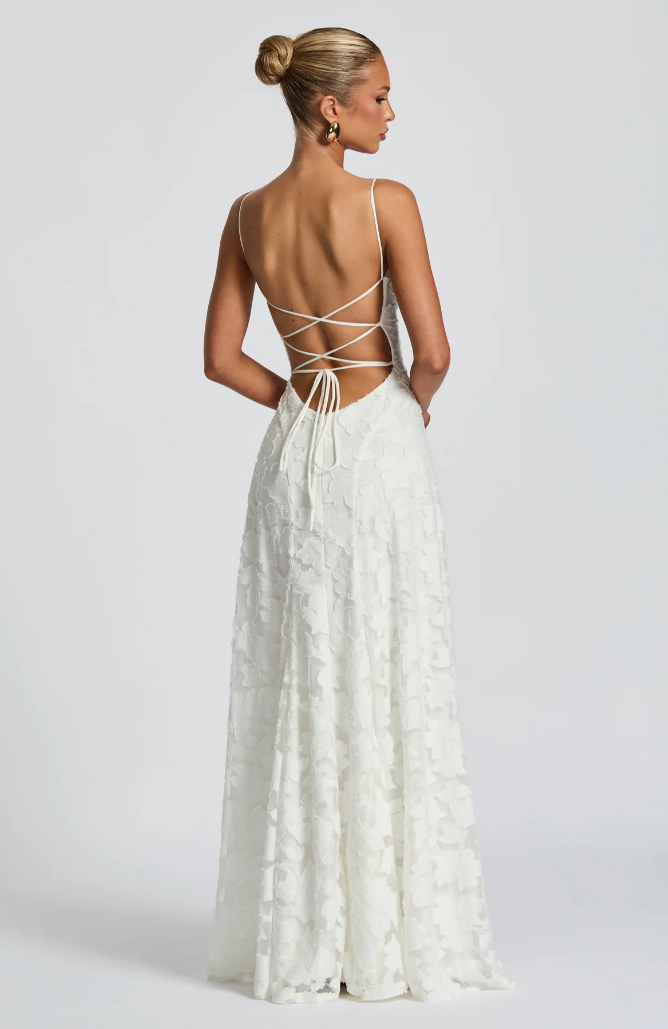 Vesara | Elegant and glamorous maxi dress 8