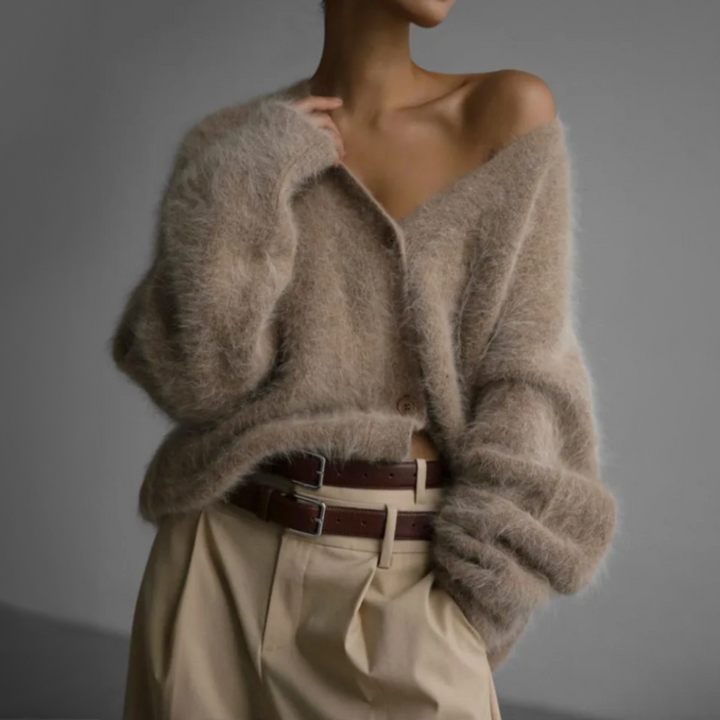Yara | Warm and elegant in a cashmere cardigan 1