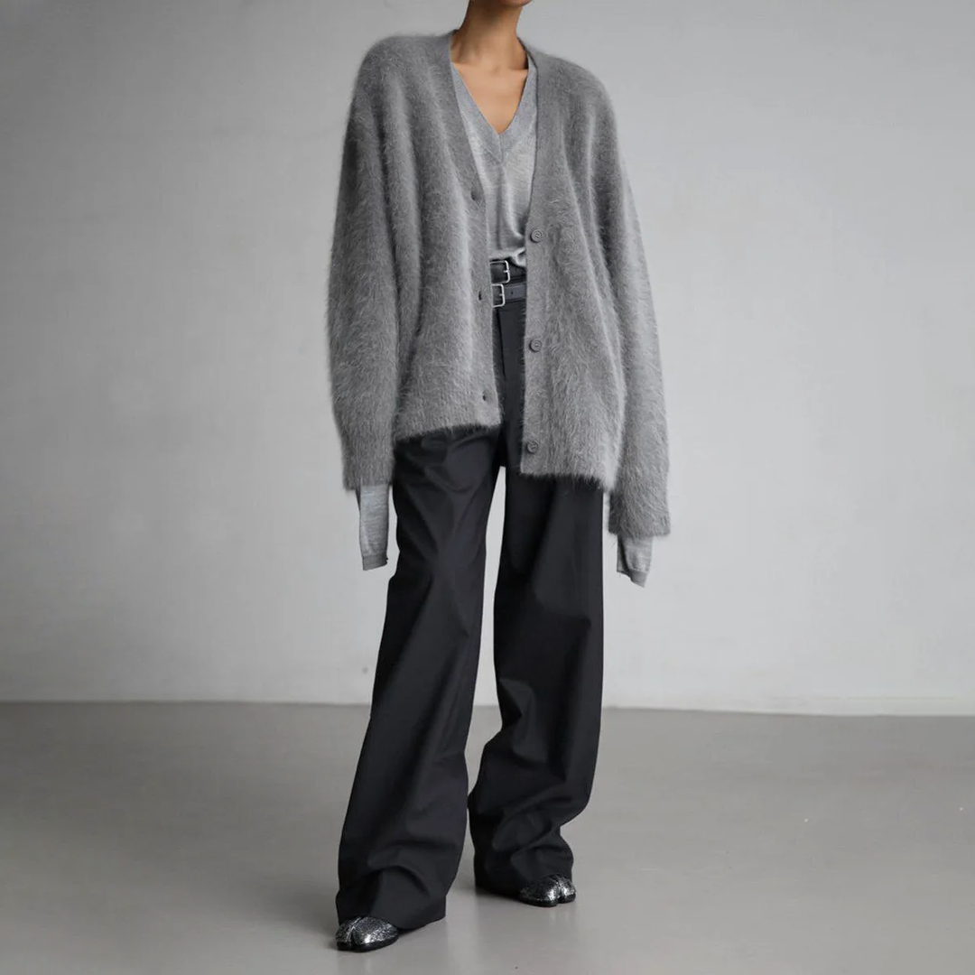 Yara | Warm and elegant in a cashmere cardigan 3