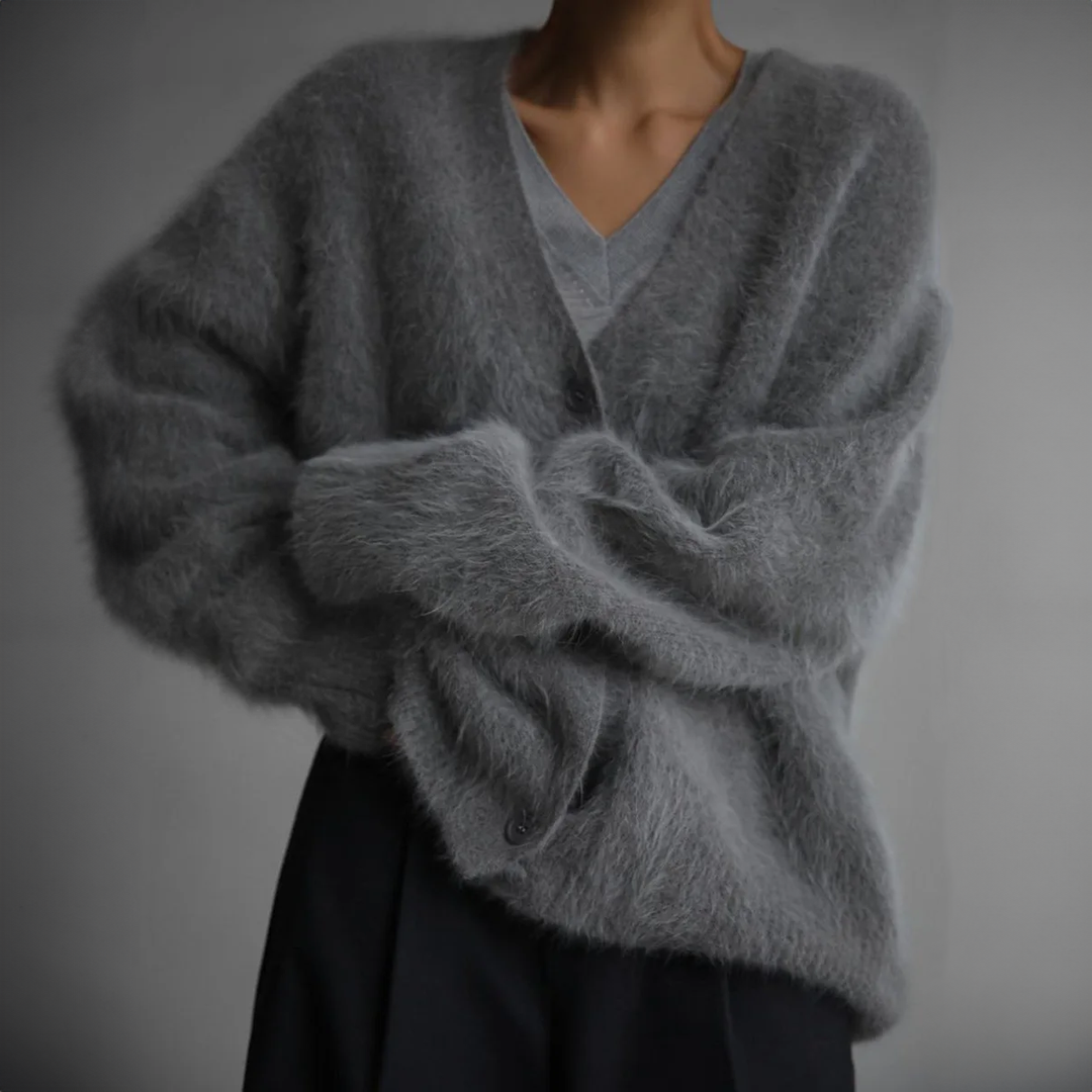 Yara | Warm and elegant in a cashmere cardigan 4