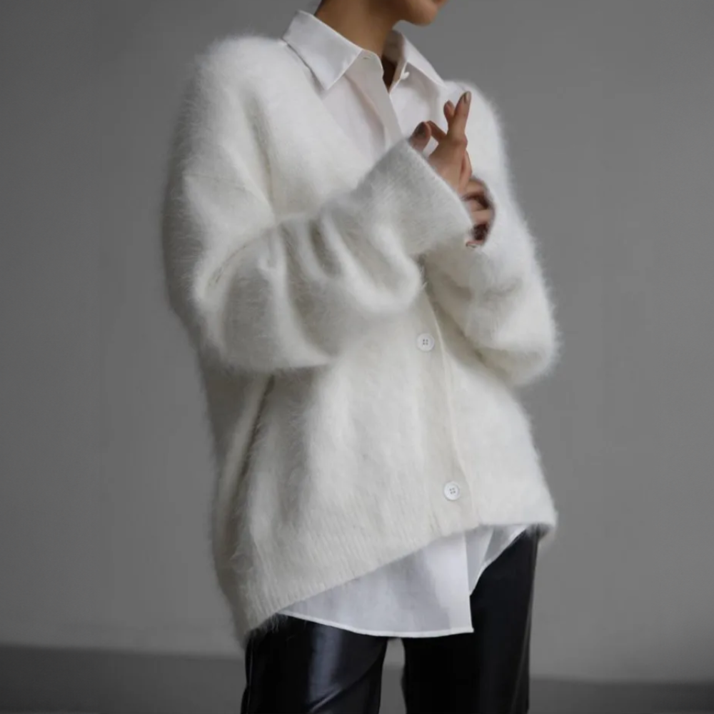 Yara | Warm and elegant in a cashmere cardigan 6