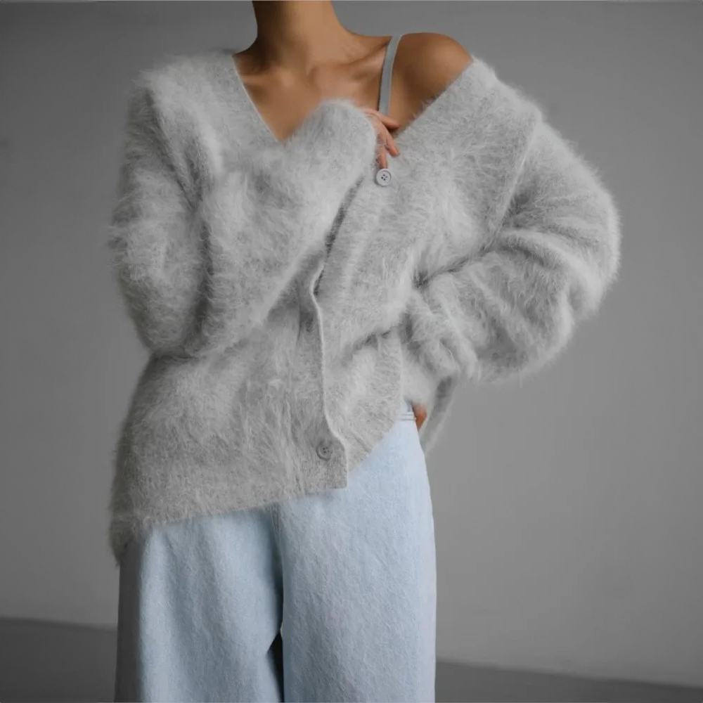 Yara | Warm and elegant in a cashmere cardigan 7
