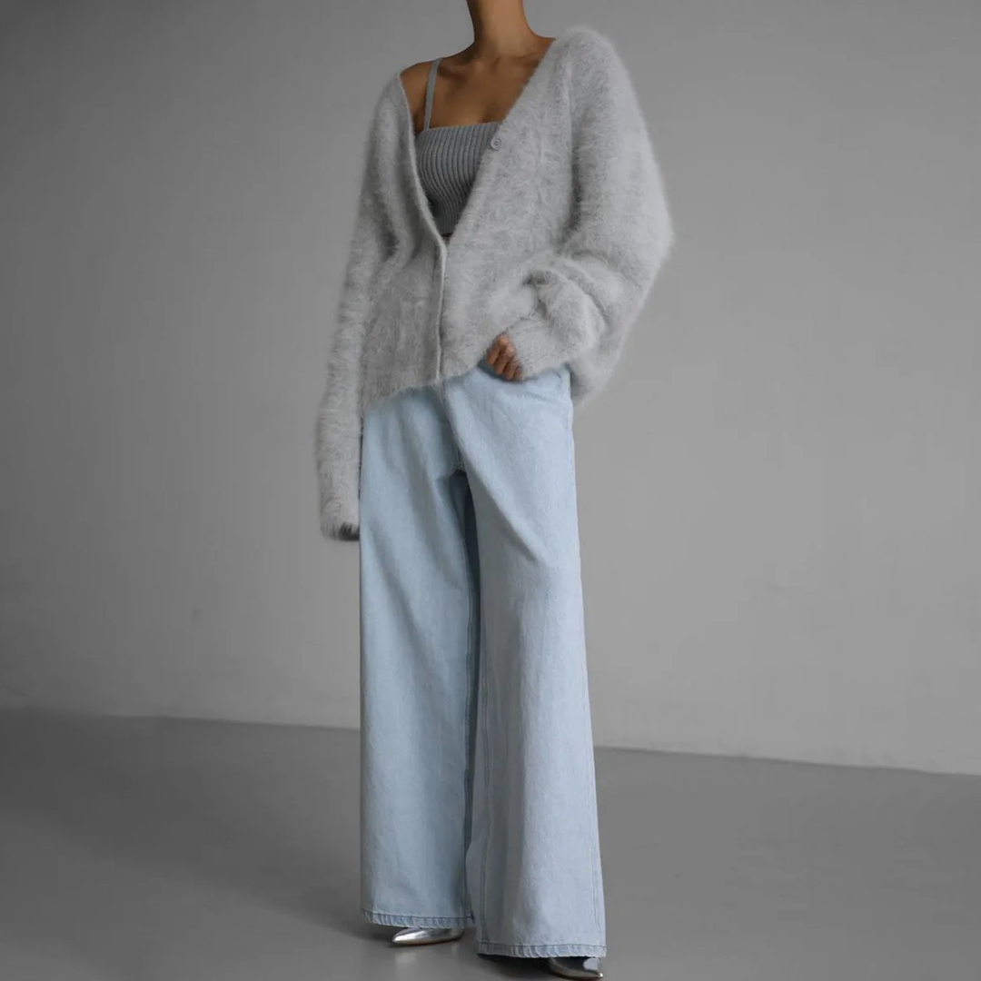 Yara | Warm and elegant in a cashmere cardigan 8