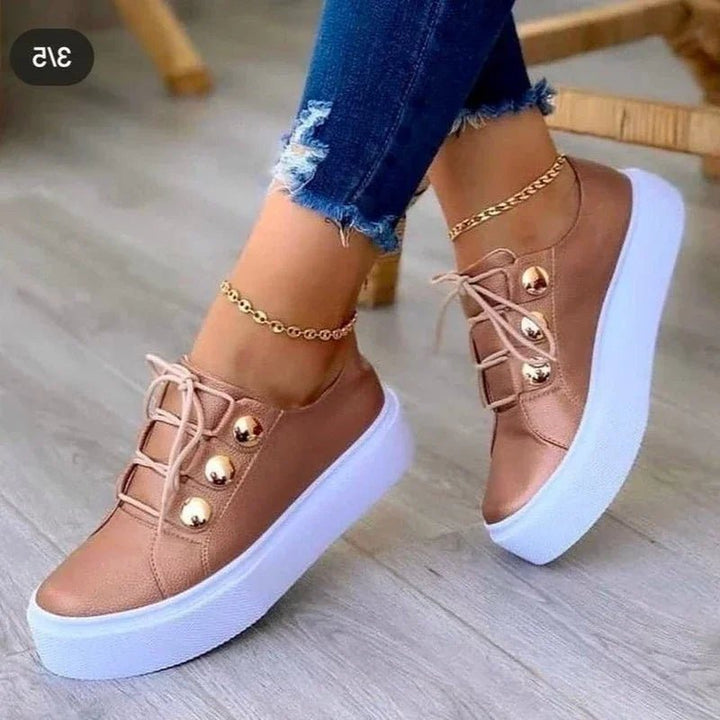 Novelle | Sneakers eleganti con borchie dorate e plateau da donna