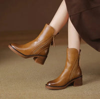 Velmira | Elegante Leder-Ankle-Boots für Damen mit Blockabsatz und seitlichem Reißverschluss