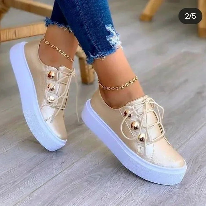Novelle | Sneakers eleganti con borchie dorate e plateau da donna