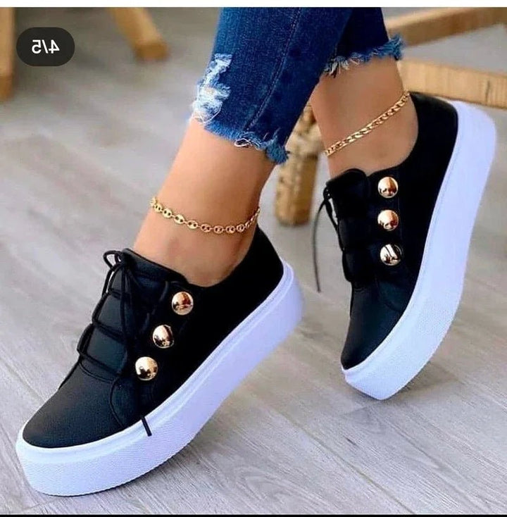 Novelle | Sneakers eleganti con borchie dorate e plateau da donna