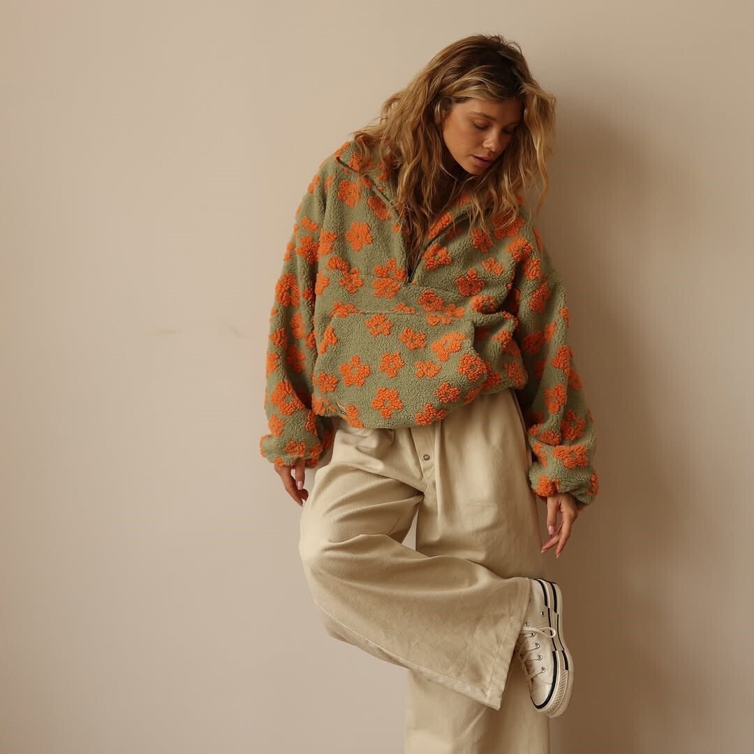 Celestine | Maglione oversize in caldo pile effetto orsacchiotto con motivo floreale