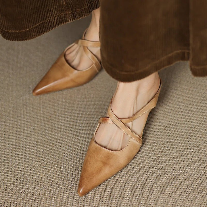 Celestia | Mules con cinturini incrociati e punta affusolata