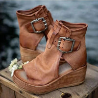 Valmira | Markante Ankle Boots für Damen mit offener Zehenpartie und Keilabsatz