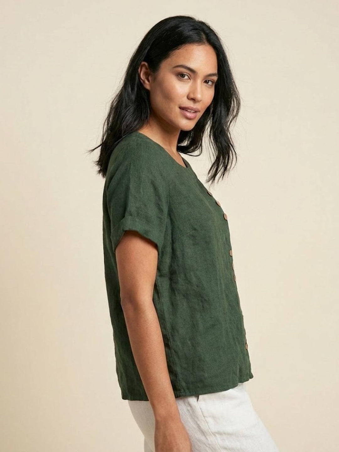 Elara | Blusa a maniche corte dalla vestibilità morbida in misto lino con dettaglio di bottoni