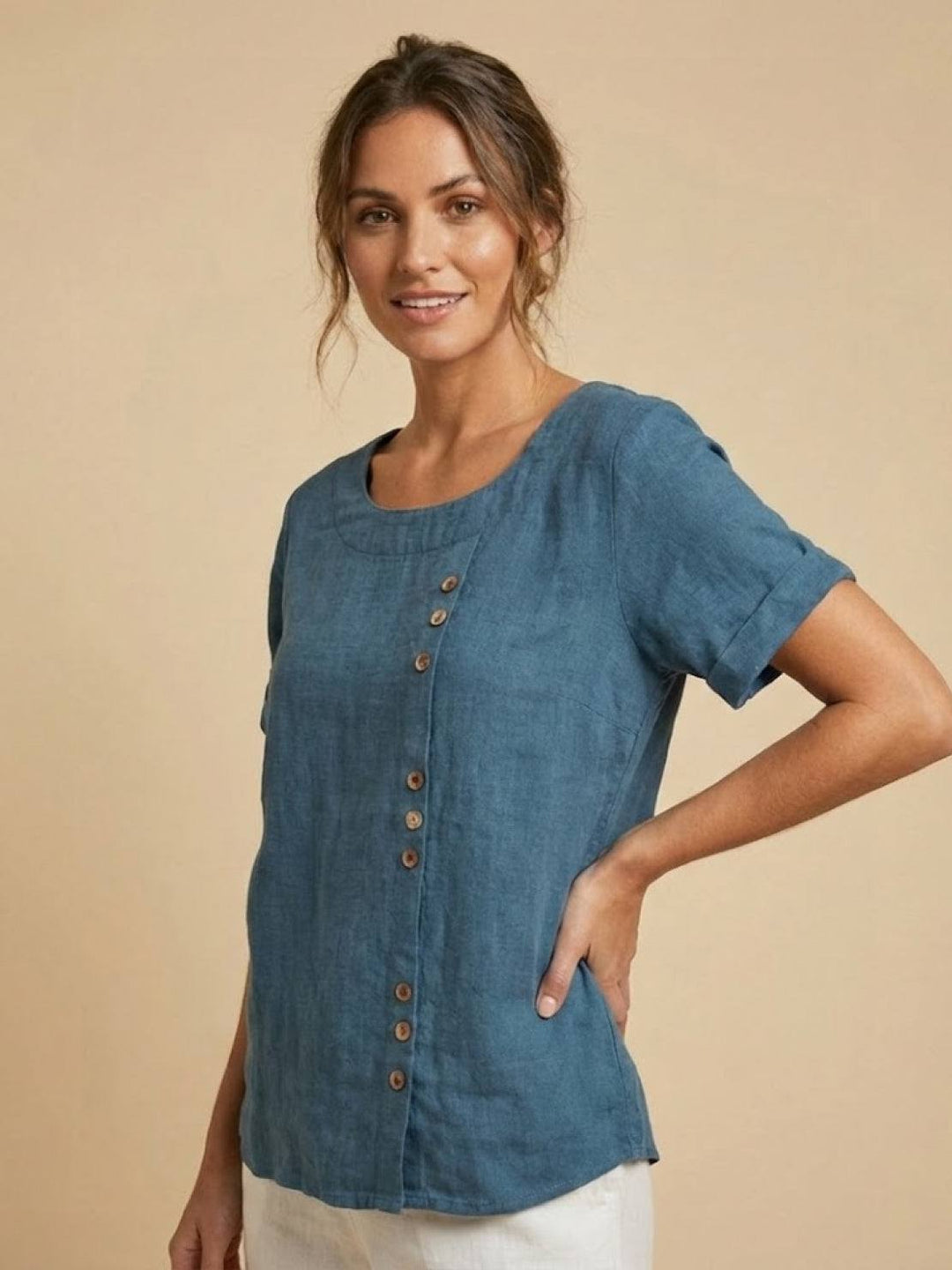 Elara | Blusa a maniche corte dalla vestibilità morbida in misto lino con dettaglio di bottoni