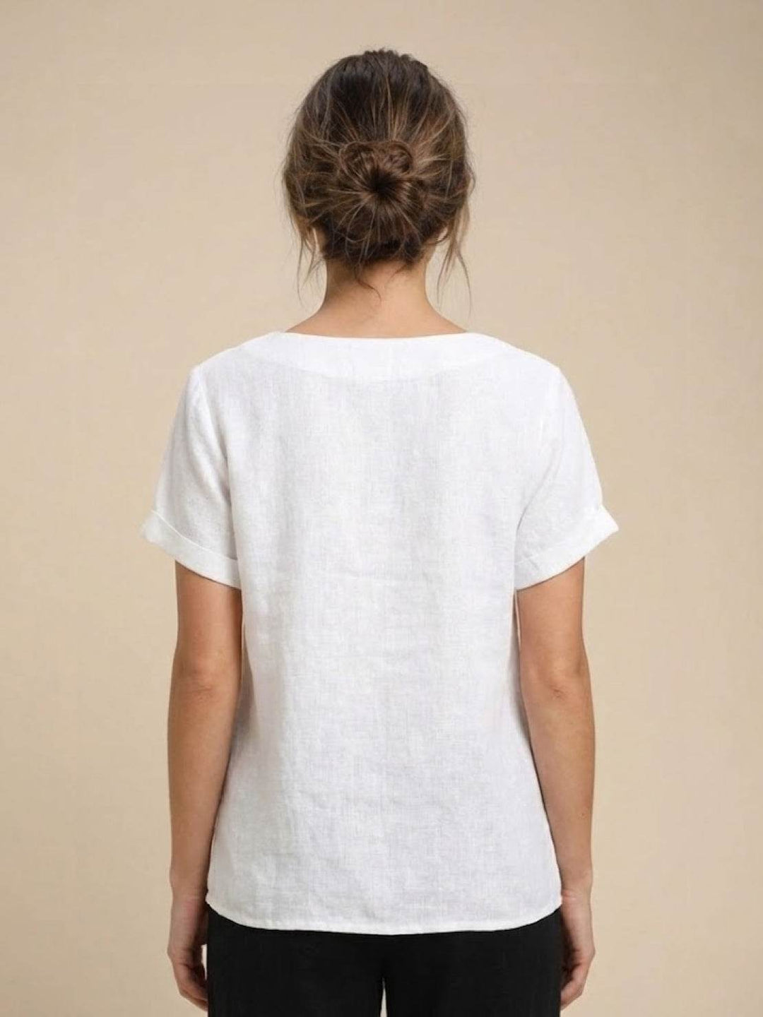 Elara | Blusa a maniche corte dalla vestibilità morbida in misto lino con dettaglio di bottoni