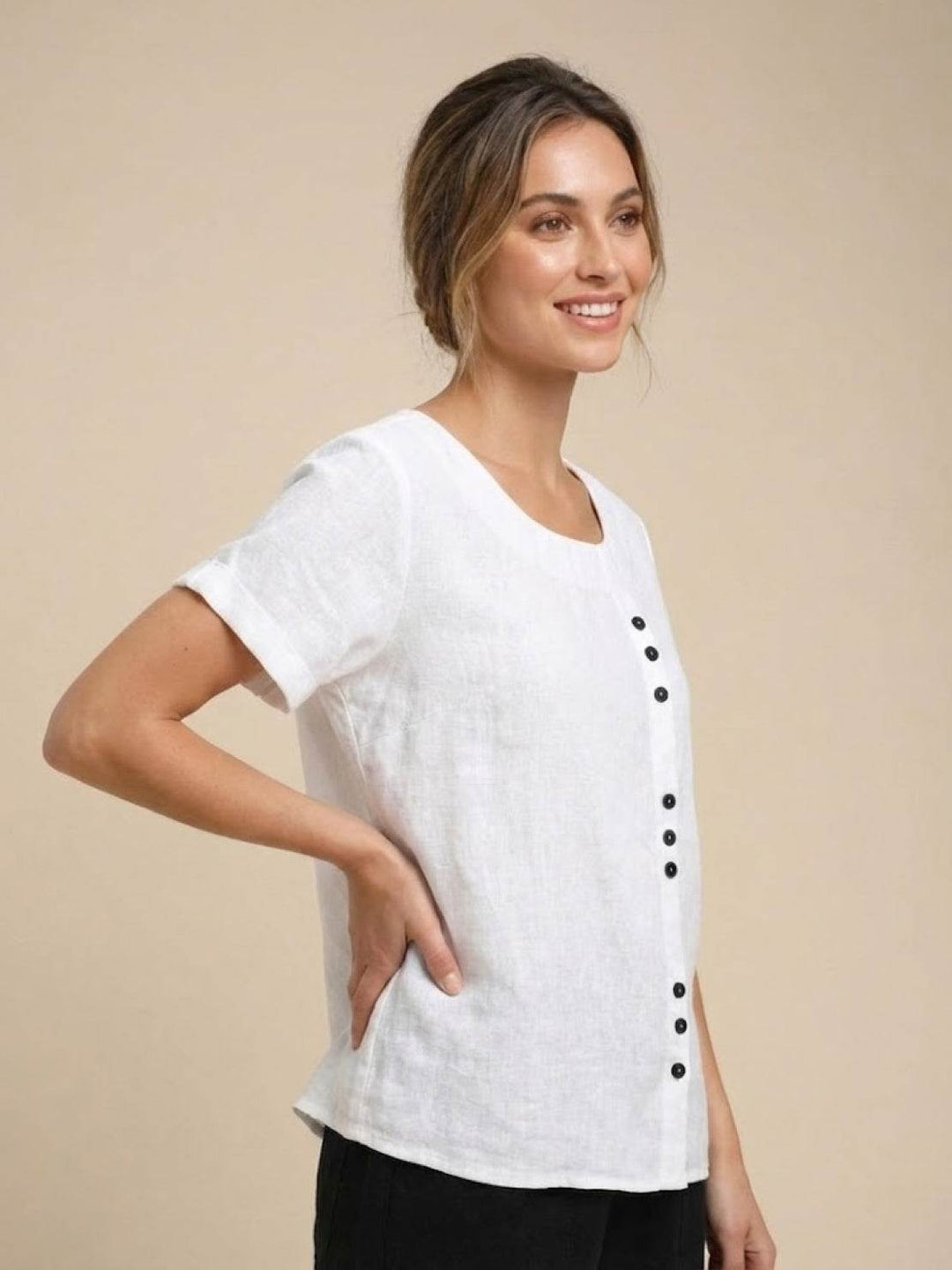 Elara | Blusa a maniche corte dalla vestibilità morbida in misto lino con dettaglio di bottoni