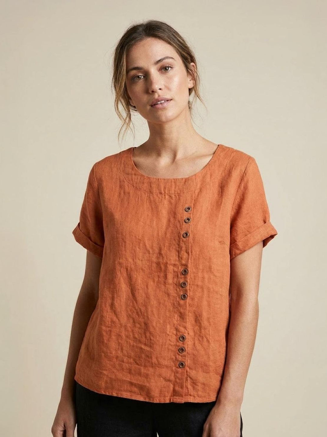 Elara | Blusa a maniche corte dalla vestibilità morbida in misto lino con dettaglio di bottoni