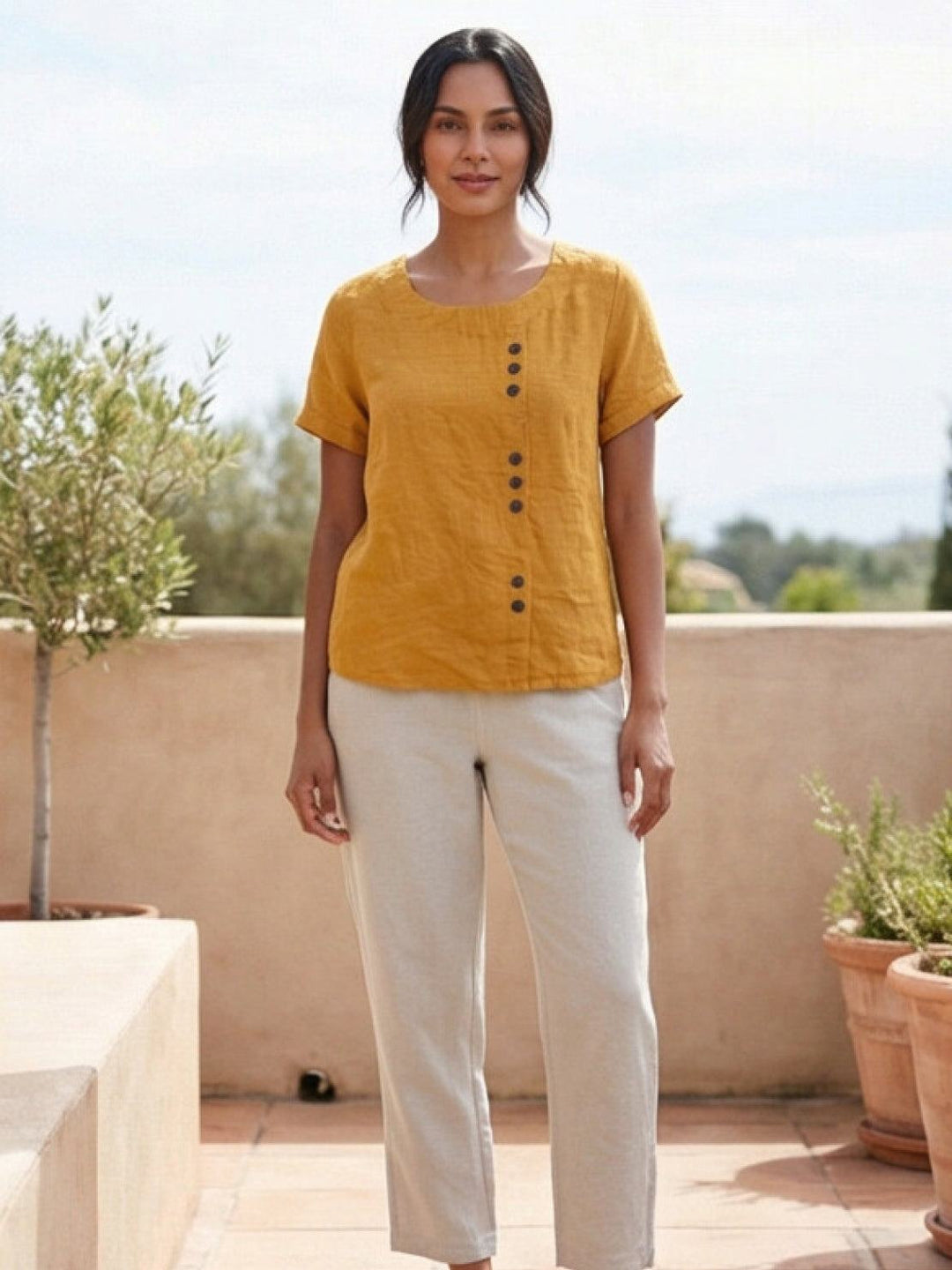 Elara | Blusa a maniche corte dalla vestibilità morbida in misto lino con dettaglio di bottoni