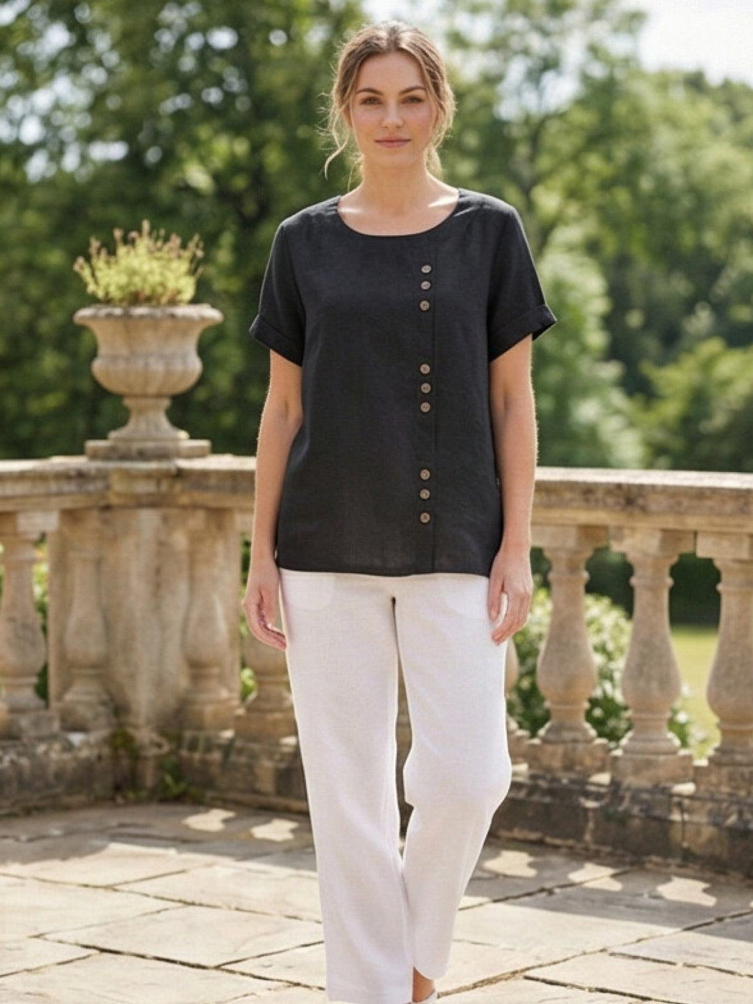 Elara | Blusa a maniche corte dalla vestibilità morbida in misto lino con dettaglio di bottoni