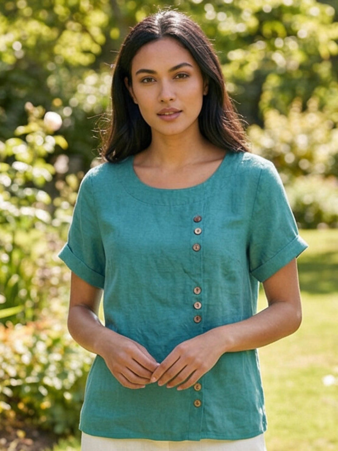 Elara | Blusa a maniche corte dalla vestibilità morbida in misto lino con dettaglio di bottoni